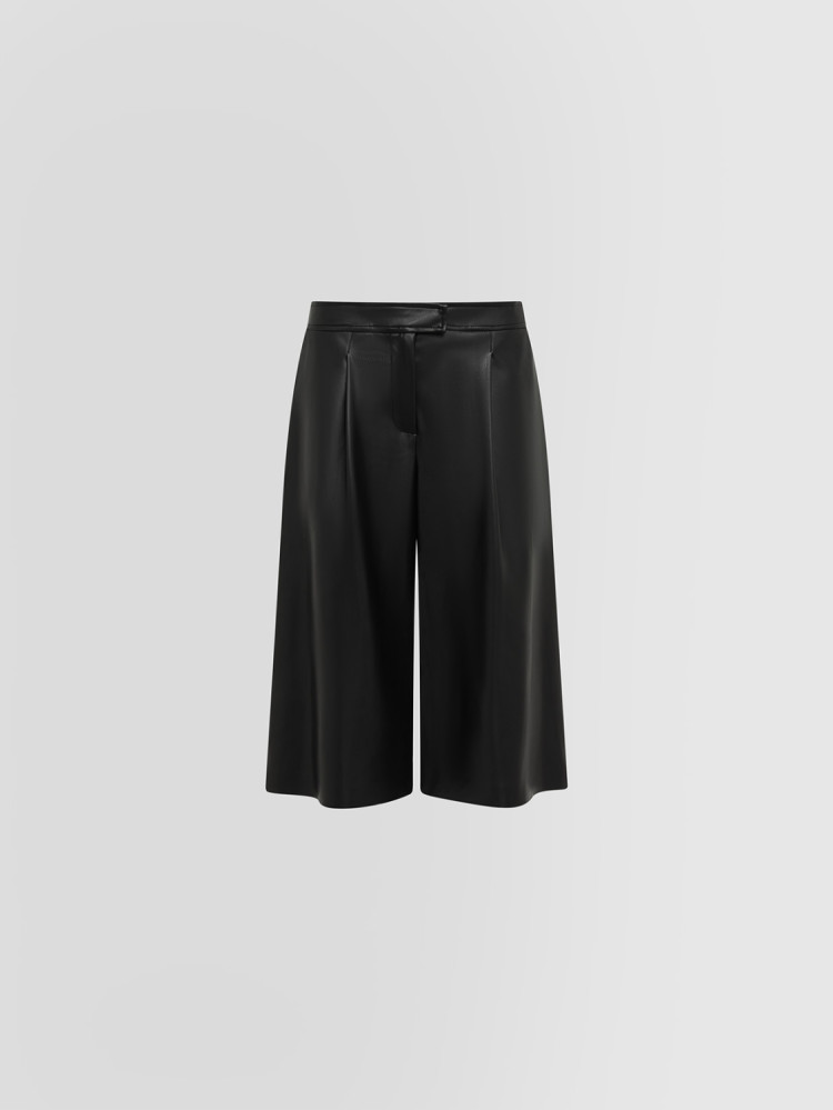 BERMUDA SHORTS IN ECO LEATHER