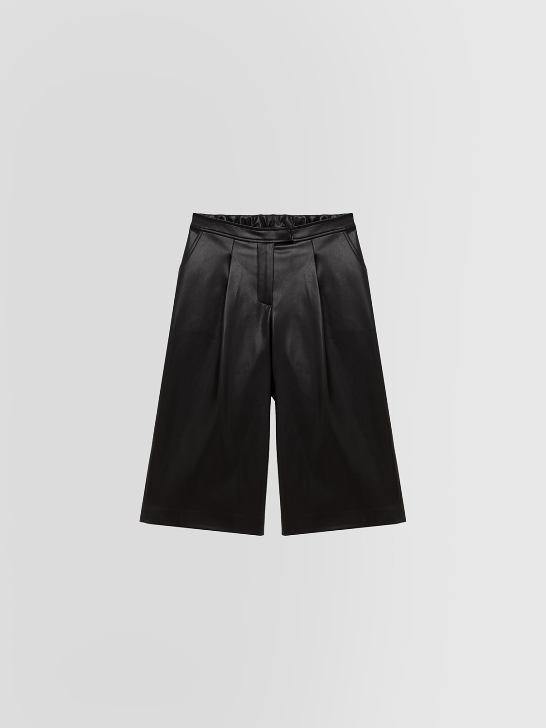 ALPHA STUDIO: BERMUDA SHORTS IN ECO LEATHER