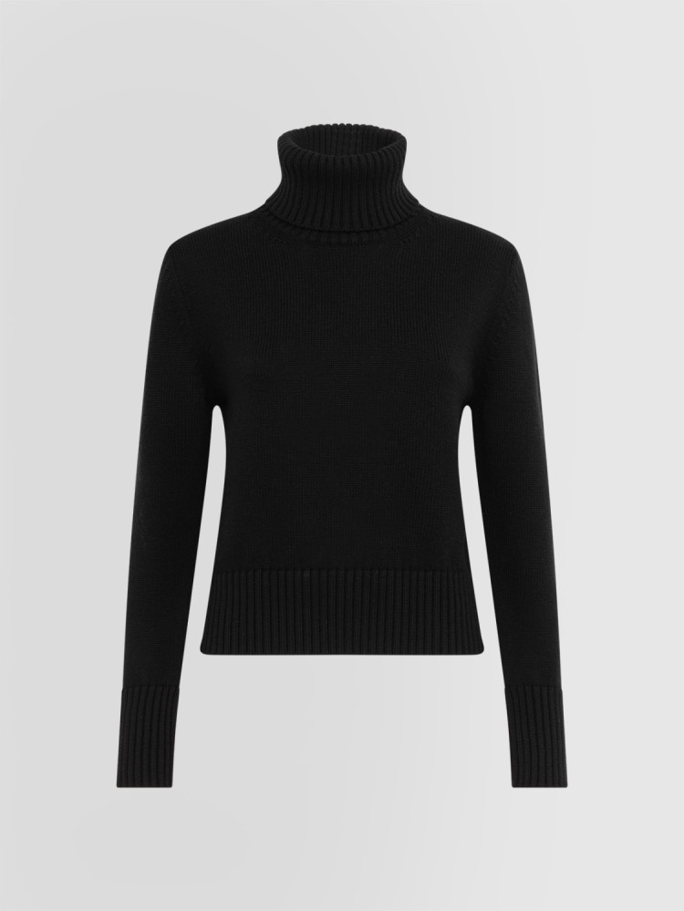 ESSENTIAL TURTLE NECK SWEATER