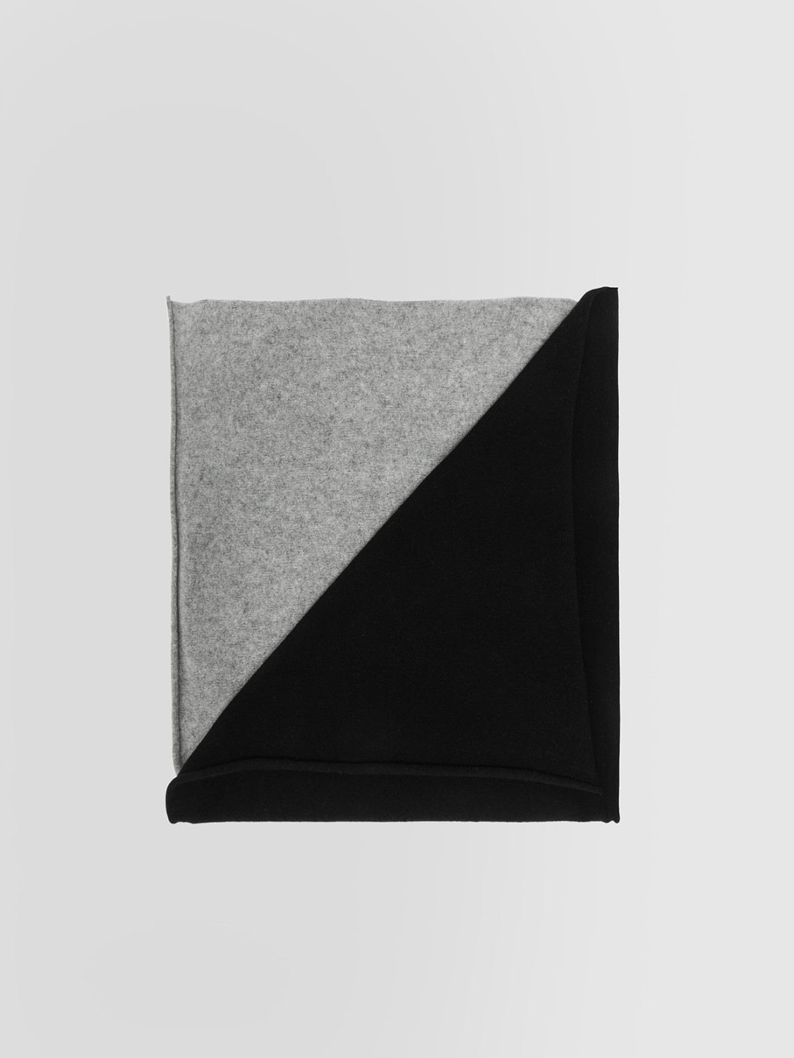 ALPHA STUDIO: SCARF IN CASHMERE