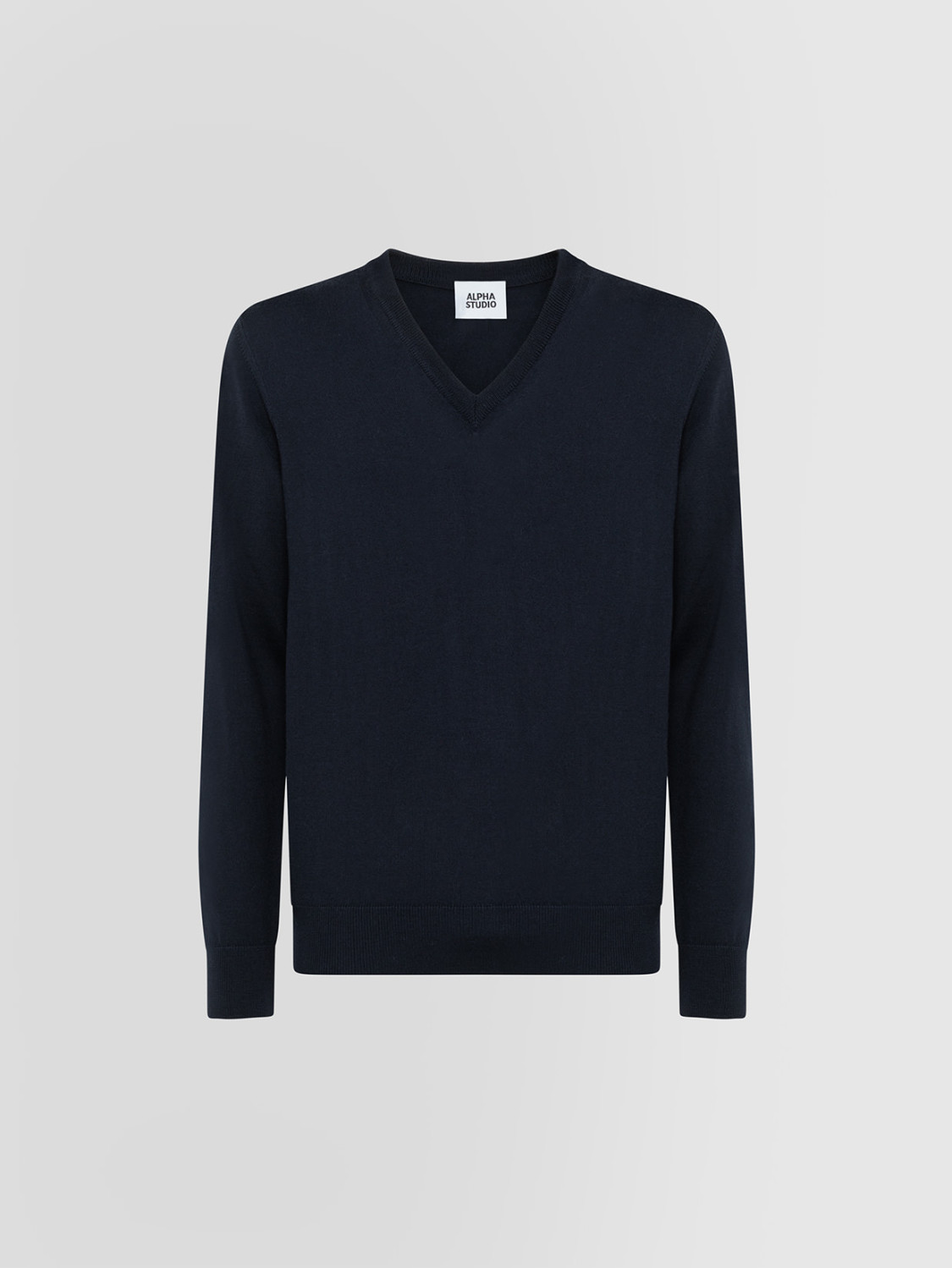 ALPHA STUDIO: BASIC V-NECK SWEATER IN MERINO WOOL