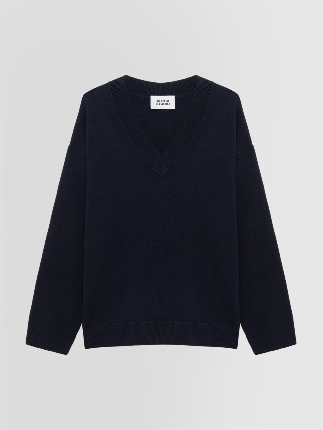 ALPHA STUDIO: JERSEY DE CUELLO PICO EN LANA GEELONG