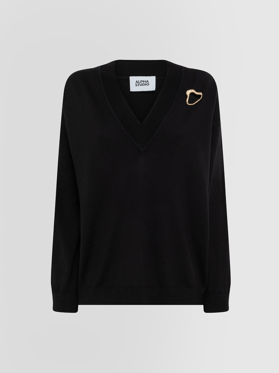 ALPHA STUDIO: TIMELESS V-NECK SWEATER