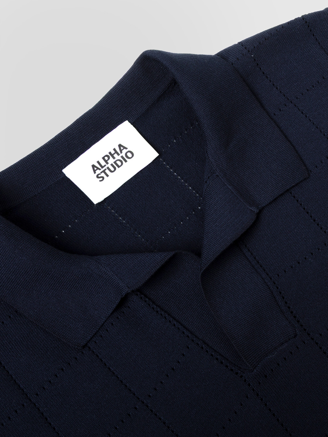 ALPHA STUDIO: POLO PERFORADO