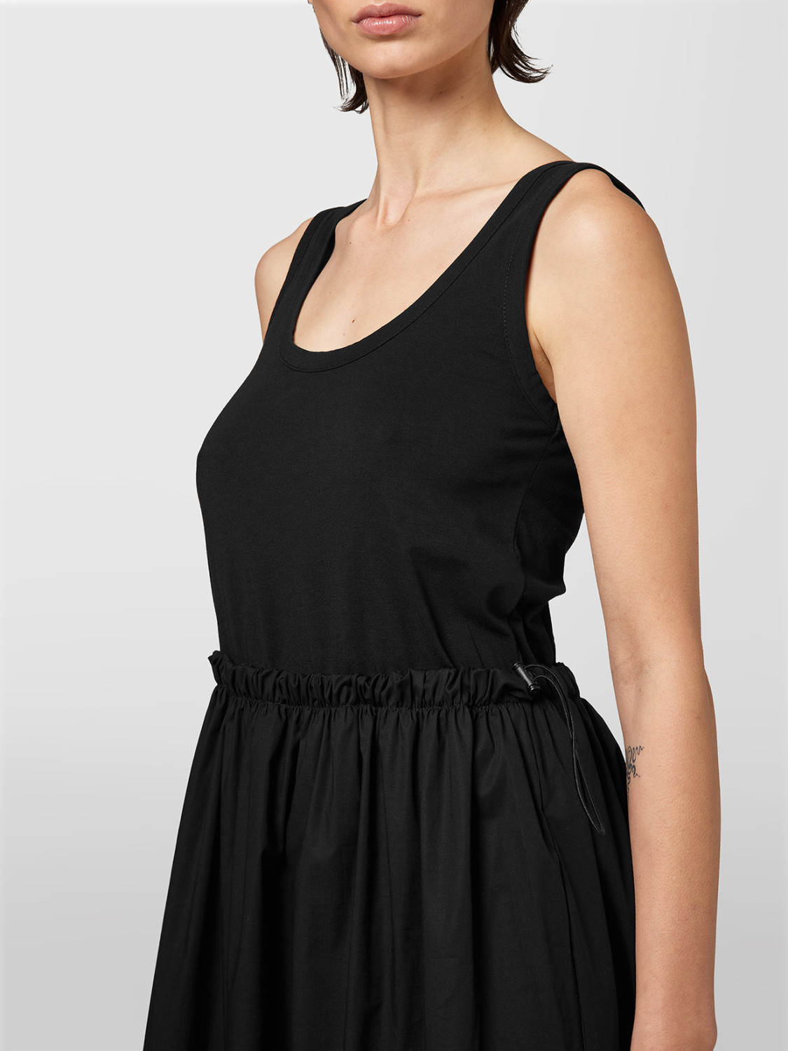 ALPHA STUDIO: VESTIDO DE CUELLO REDONDO NEW SHAPES