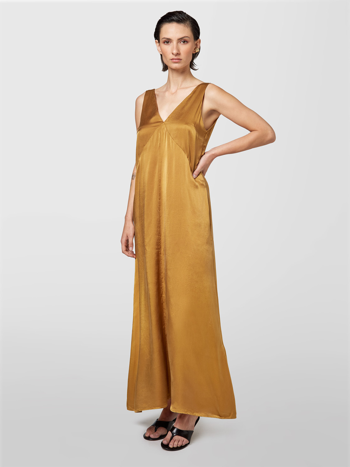 ALPHA STUDIO: VESTIDO DE SEDA SATINADA