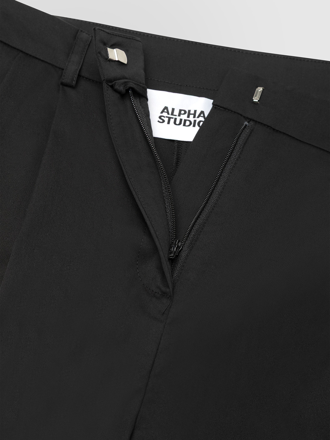 ALPHA STUDIO: TECHNICAL COTTON BERMUDAS