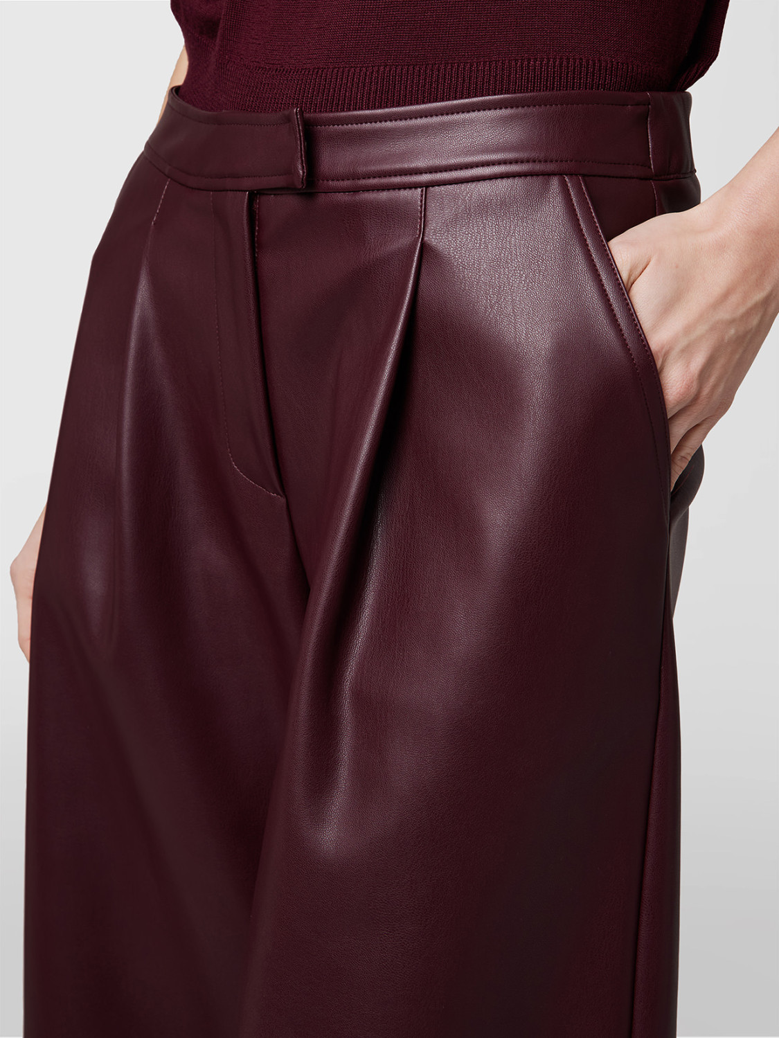 ALPHA STUDIO: BERMUDA SHORTS IN ECO LEATHER