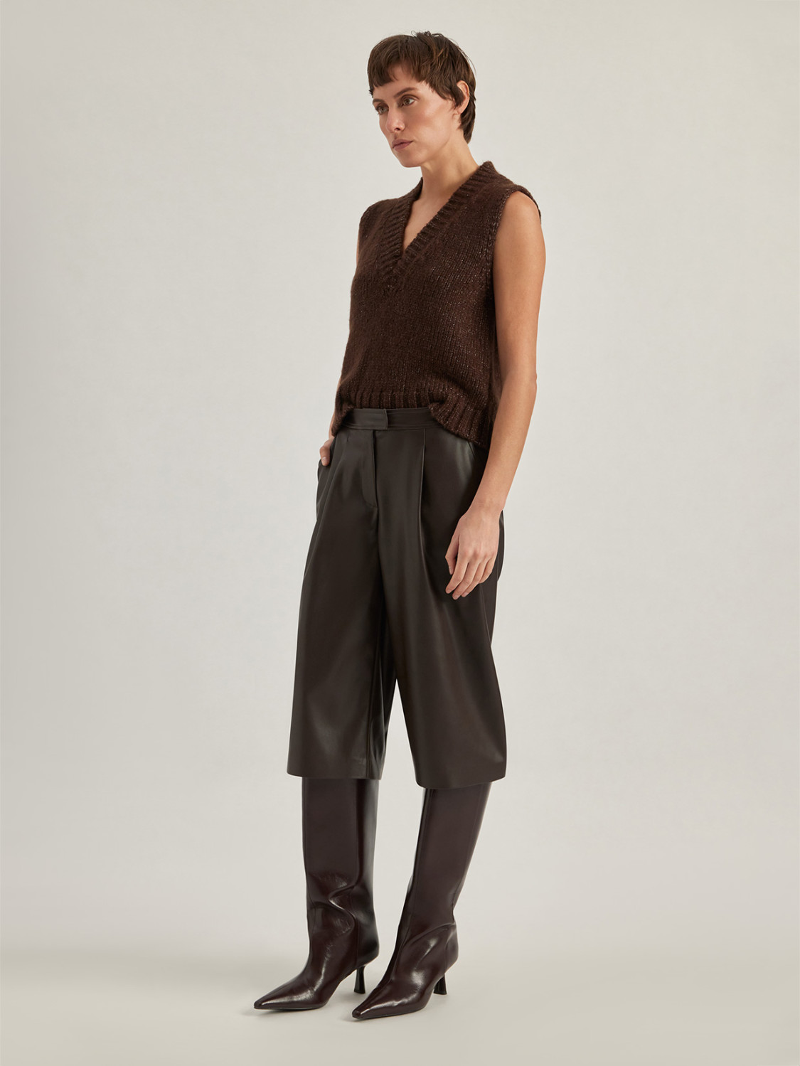 ALPHA STUDIO: BERMUDA SHORTS IN ECO LEATHER