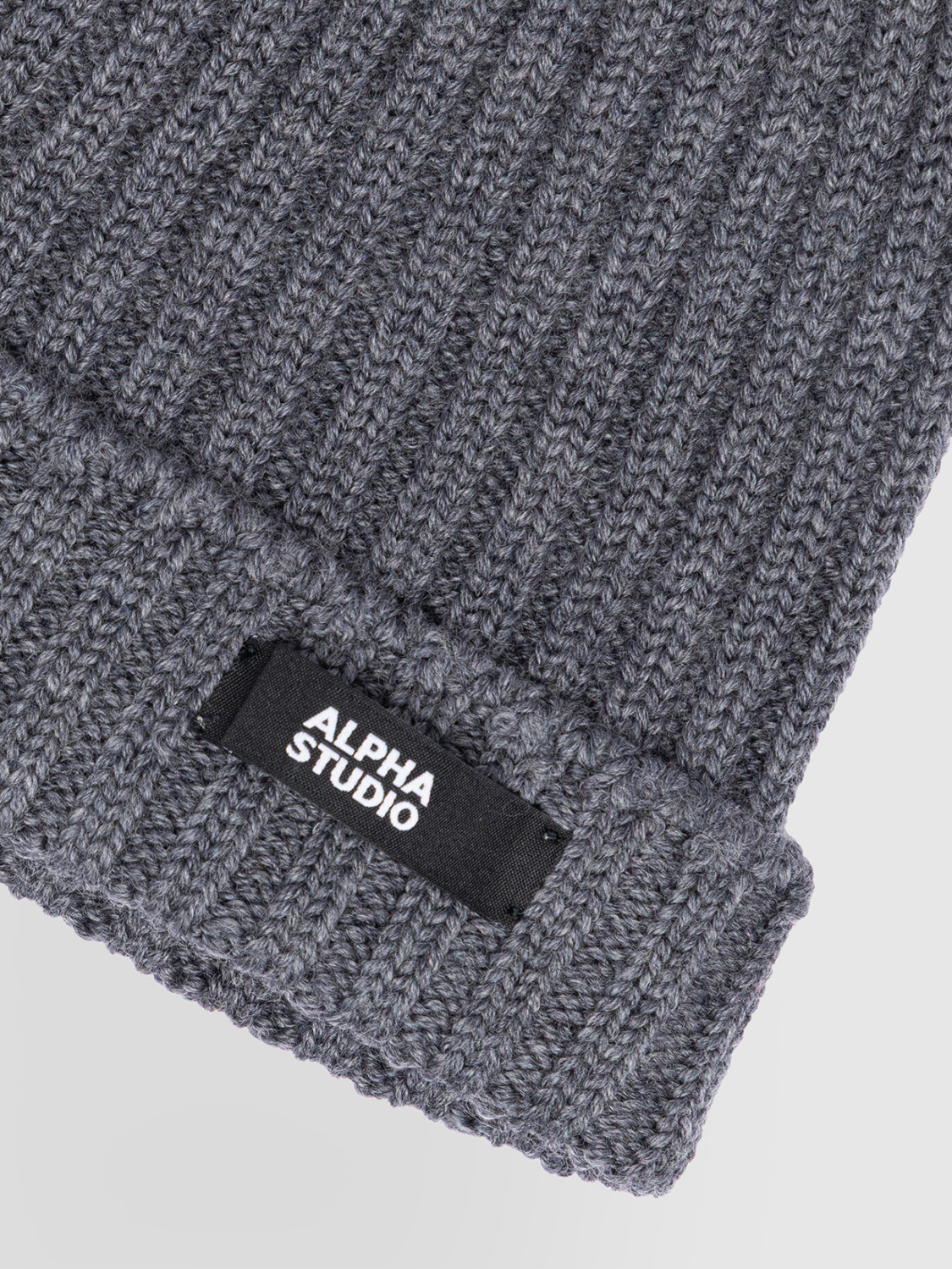 ALPHA STUDIO: CAP IN RIBBED MERINO WOOL