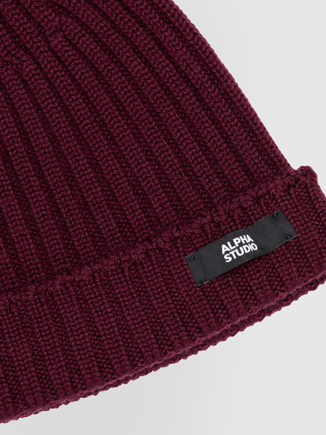 ALPHA STUDIO: CAP IN RIBBED MERINO WOOL
