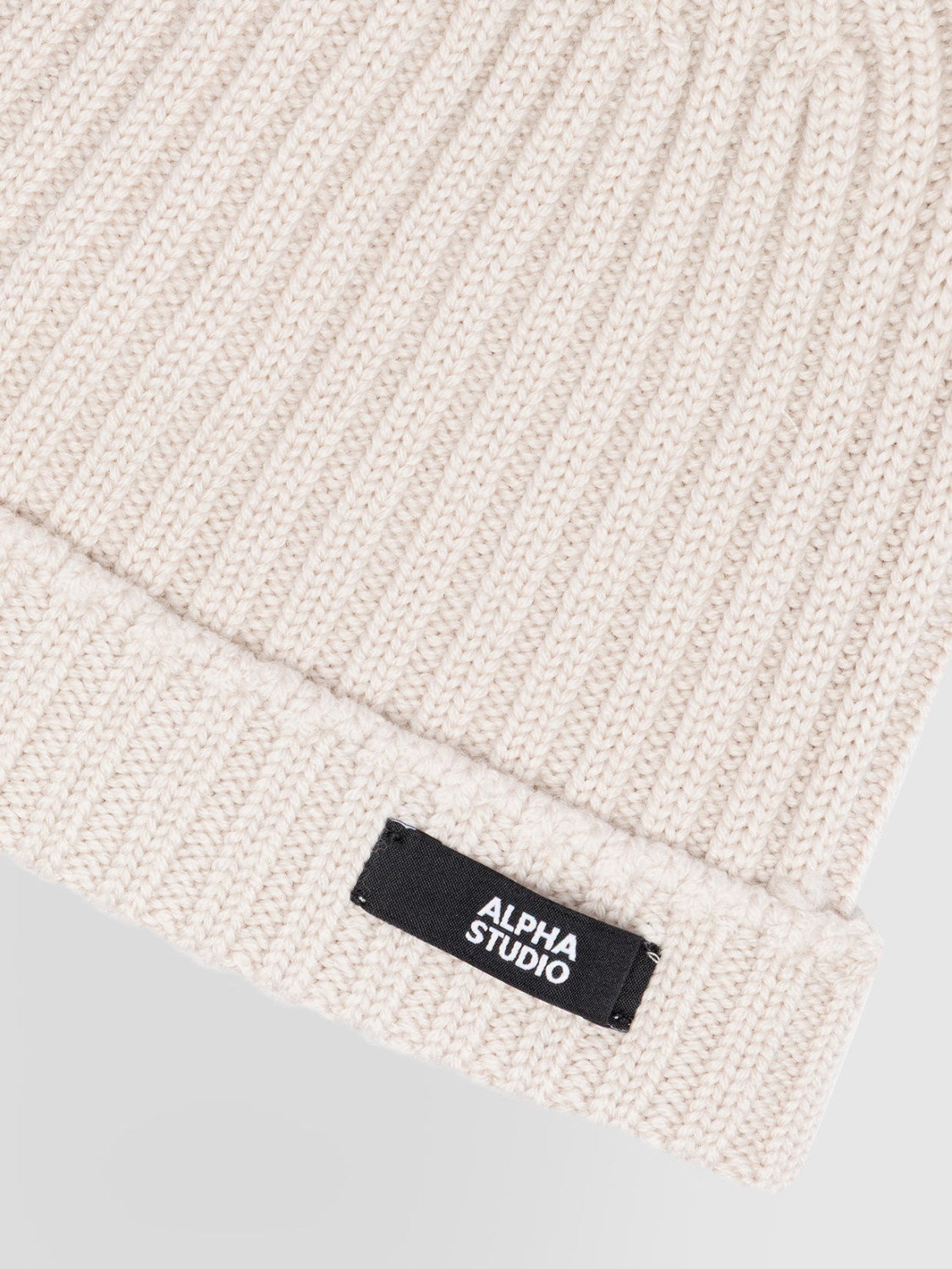 ALPHA STUDIO: CAP IN RIBBED MERINO WOOL