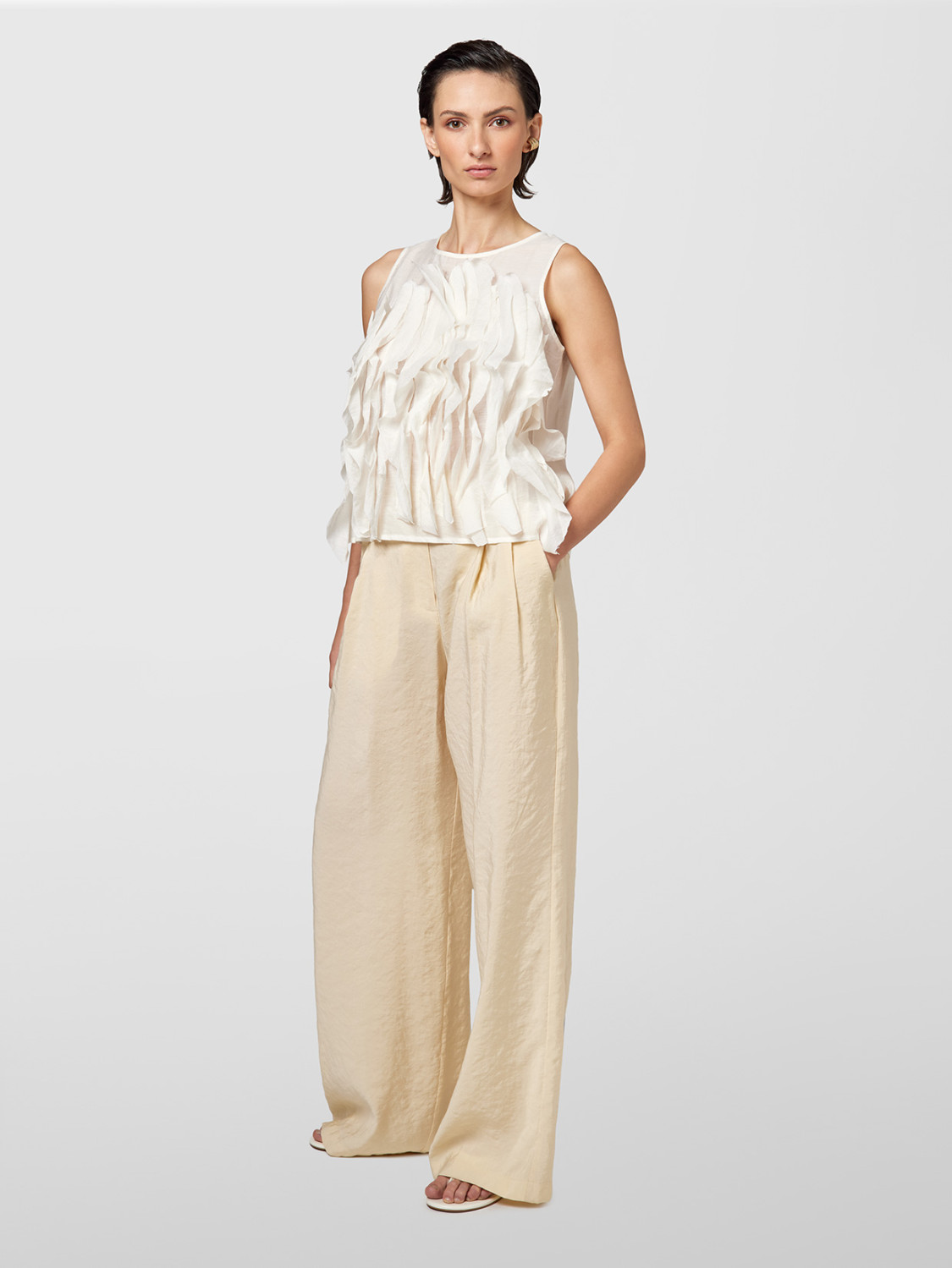 ALPHA STUDIO: CANOTTA IN MUSSOLA CON ROUCHES