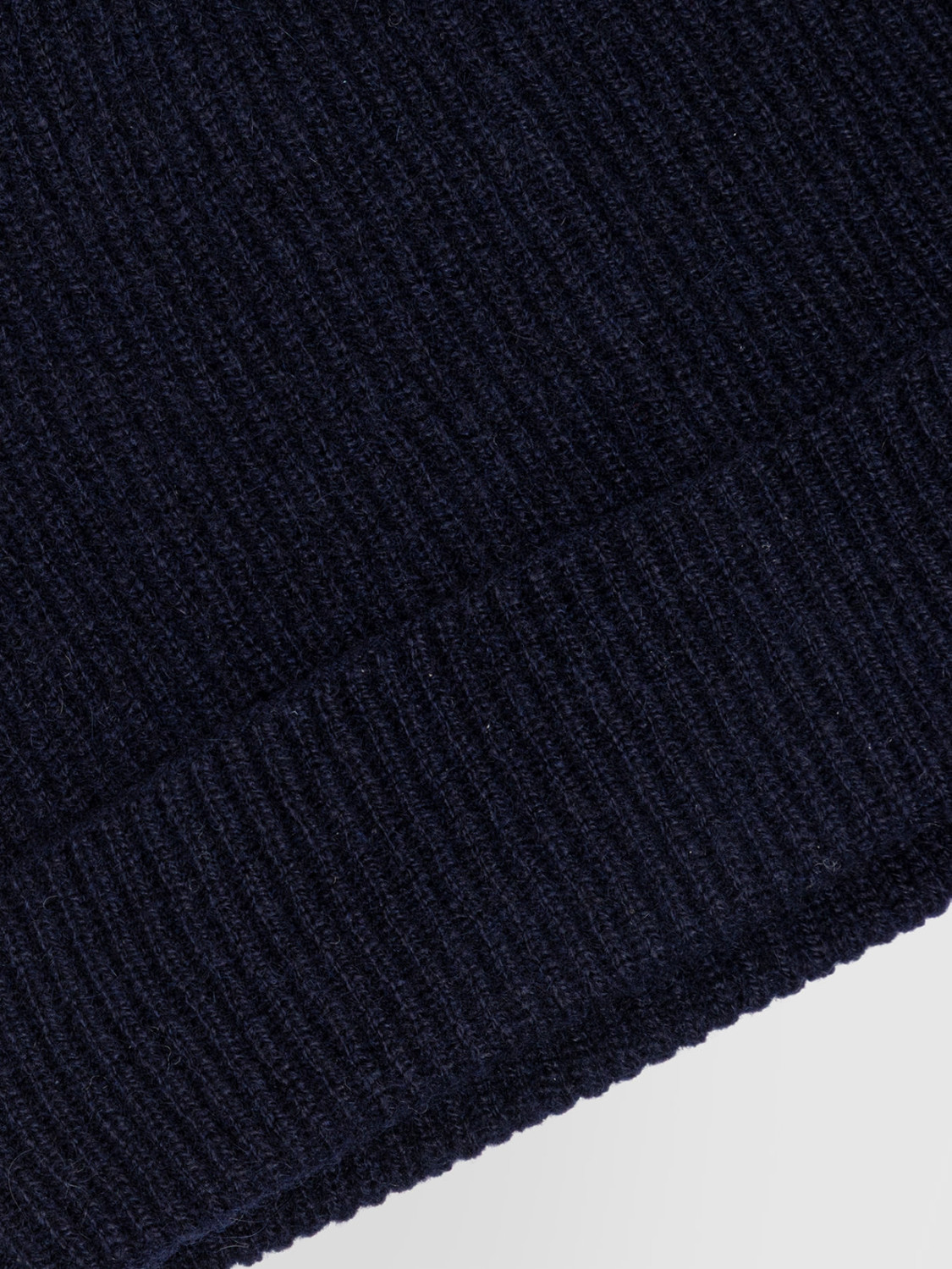 ALPHA STUDIO: RIBBED HAT IN CASHMERE