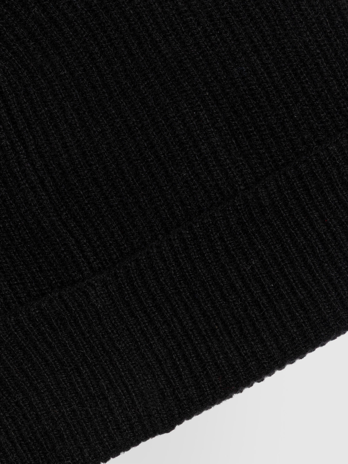 ALPHA STUDIO: RIBBED HAT IN CASHMERE