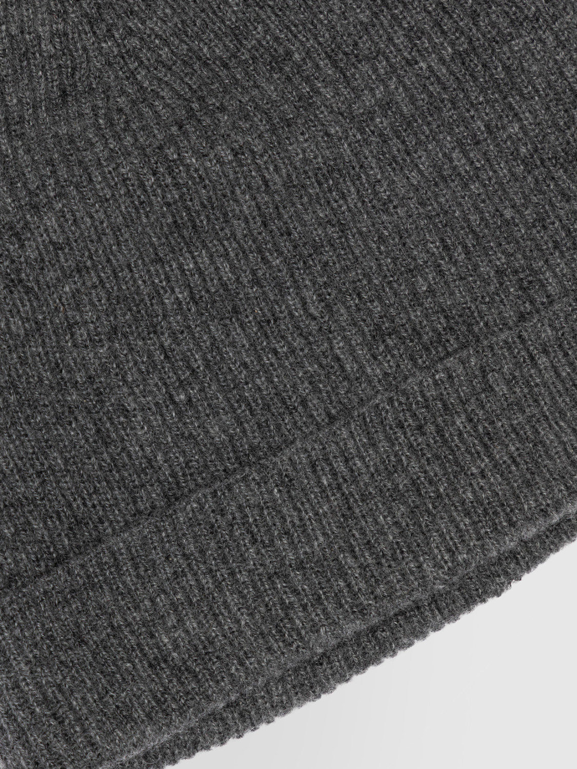 ALPHA STUDIO: RIBBED HAT IN CASHMERE