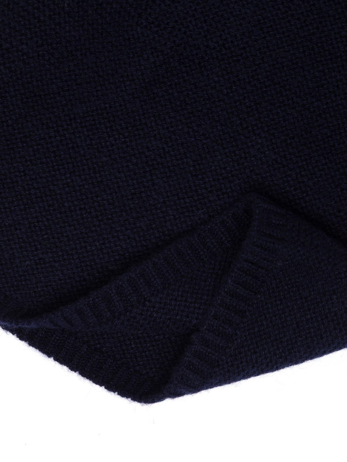 ALPHA STUDIO: La spilla non è in metallo, quindi lo toglierei.