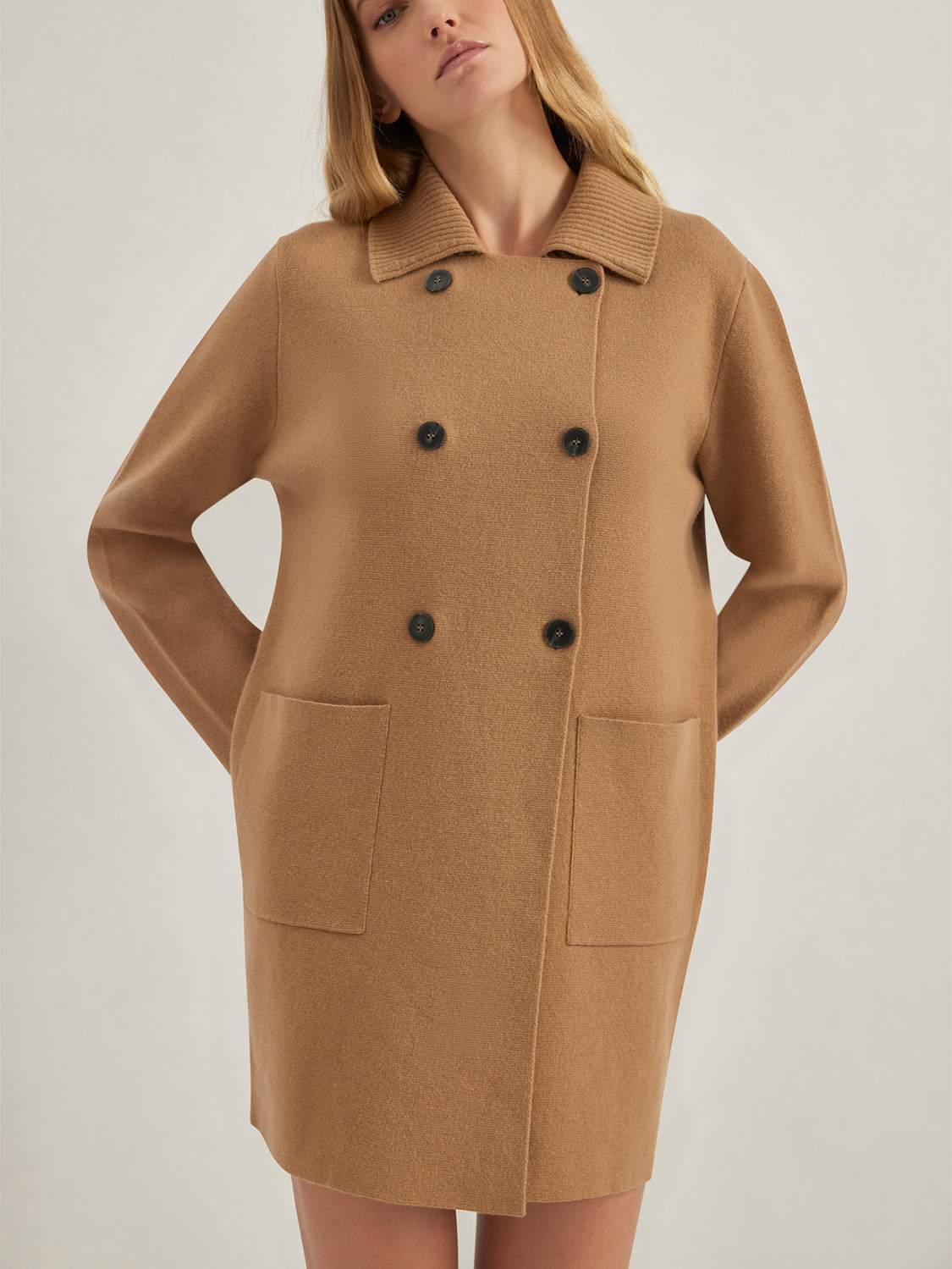 ALPHA STUDIO: DOUBLE-BREASTED COAT IN GEELONG WOOL
