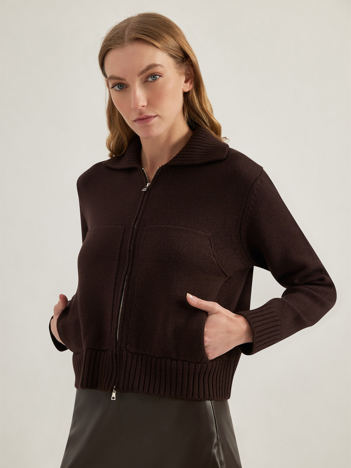 ALPHA STUDIO: CÁRDIGAN CON CREMALLERA EN LANA MERINO