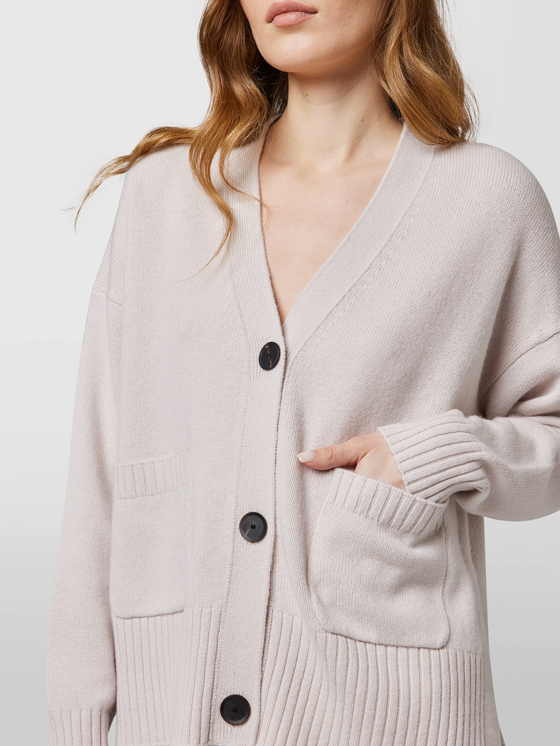 ALPHA STUDIO: CONTEMPORARY CARDIGAN WITH BUTTONS