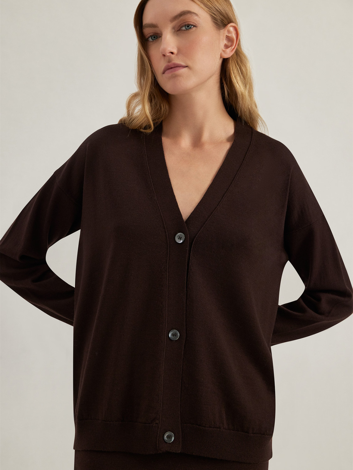 ALPHA STUDIO: CARDIGAN IN MERINO WOOL