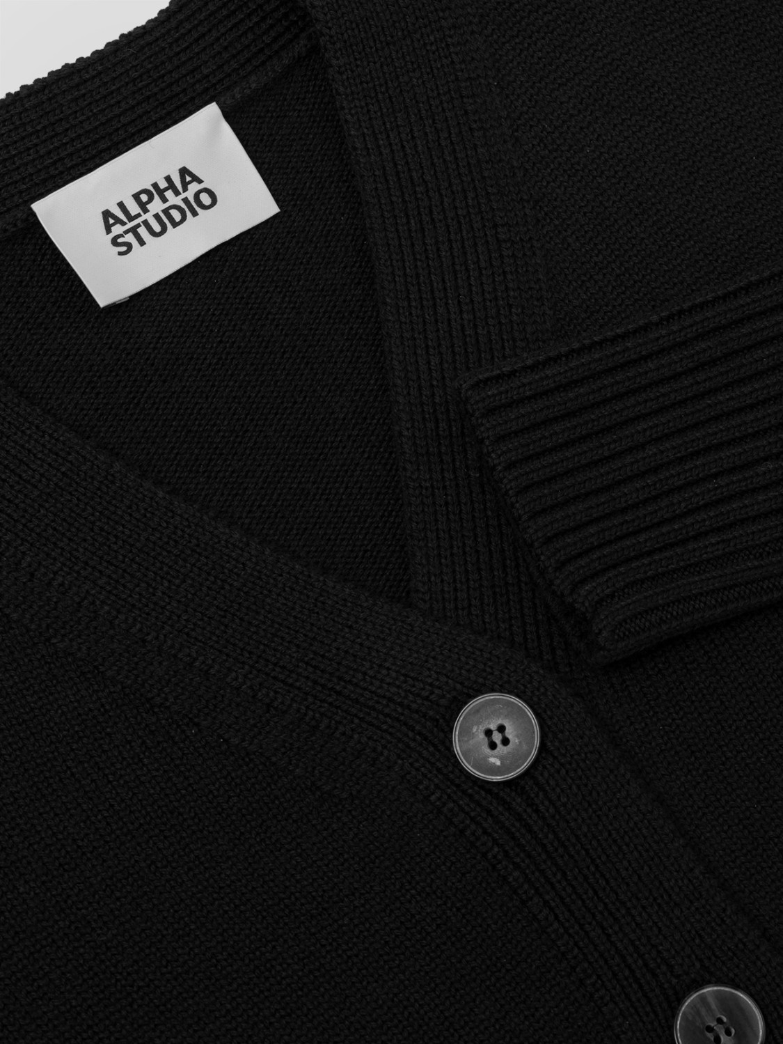 ALPHA STUDIO: CÁRDIGAN EN LANA MERINO