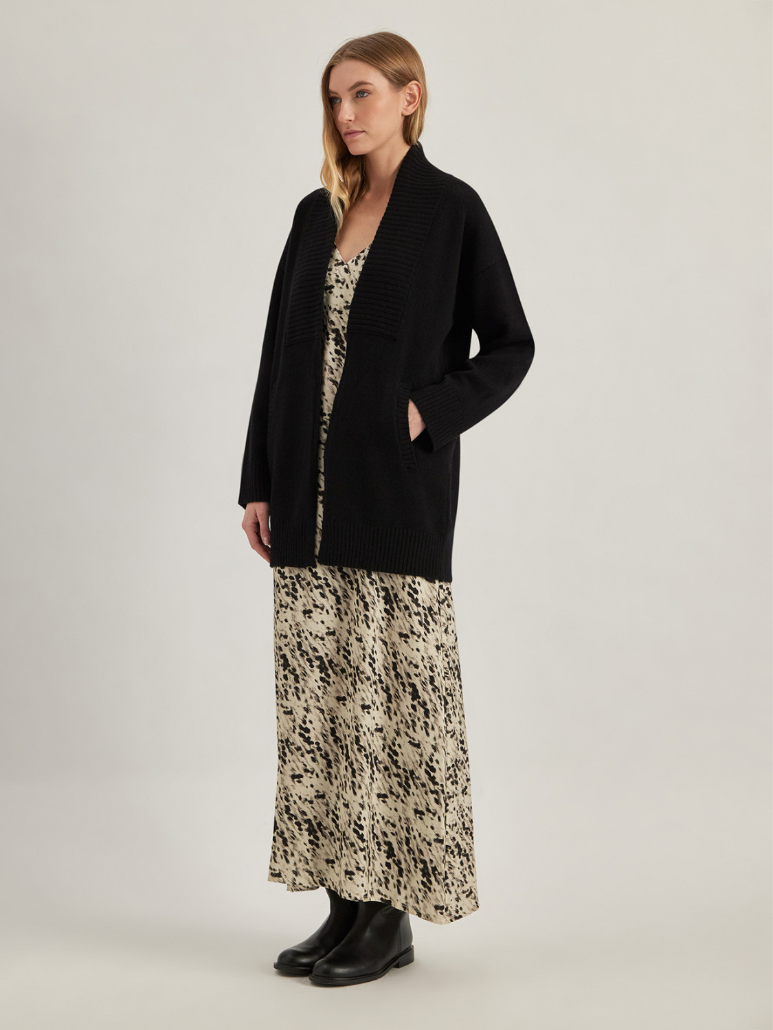 ALPHA STUDIO: OVERSIZED CARDIGAN IN WOOL AND CASHMERE