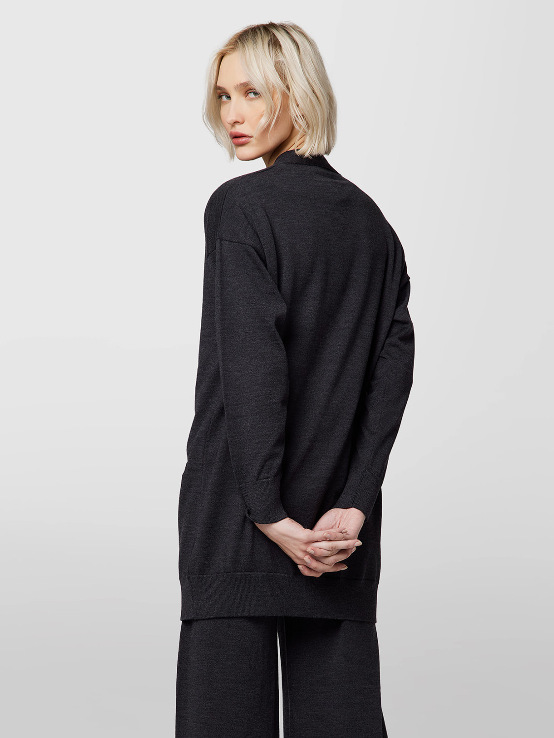 ALPHA STUDIO: TIMELESS CARDIGAN