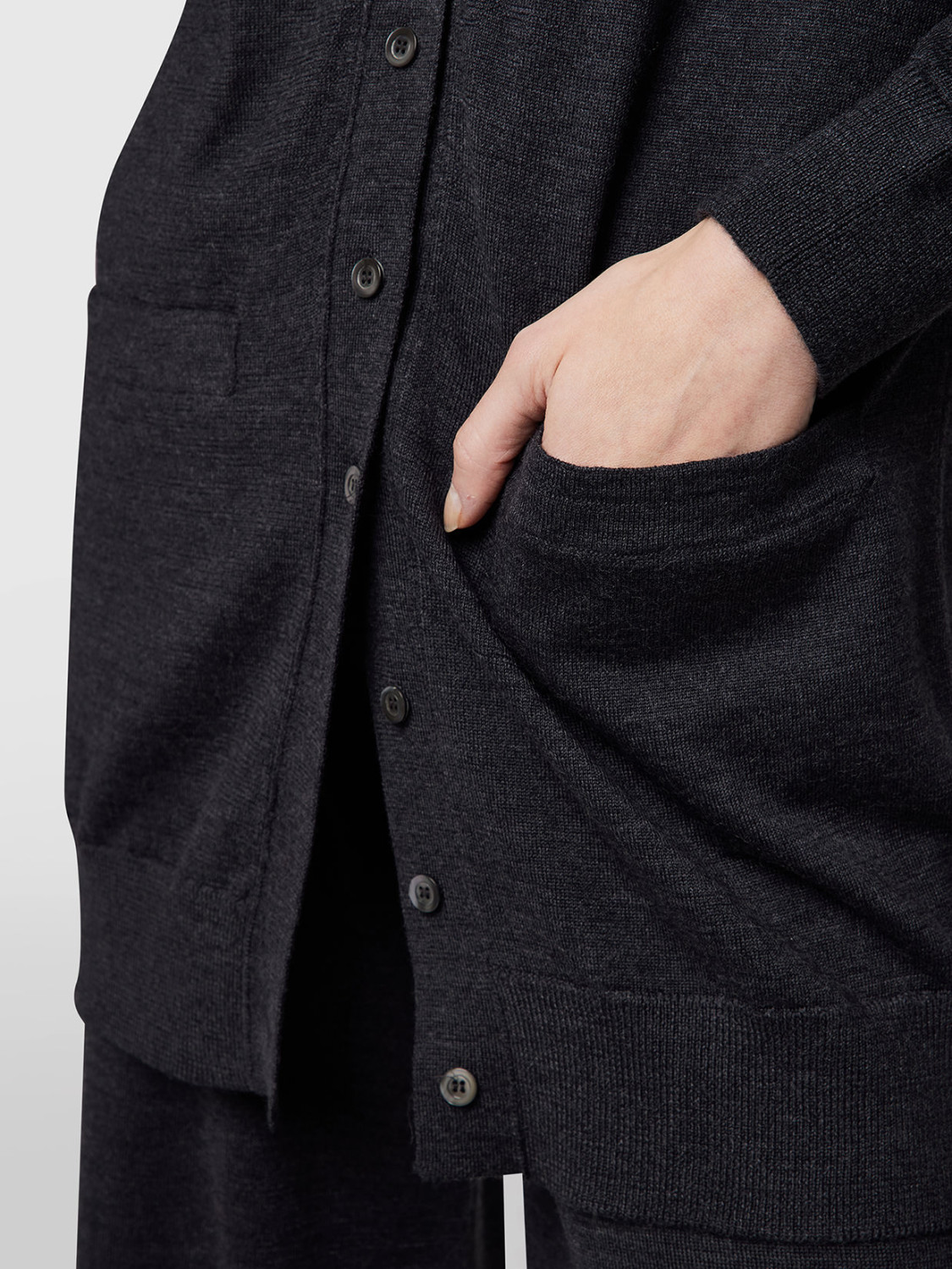 ALPHA STUDIO: TIMELESS CARDIGAN