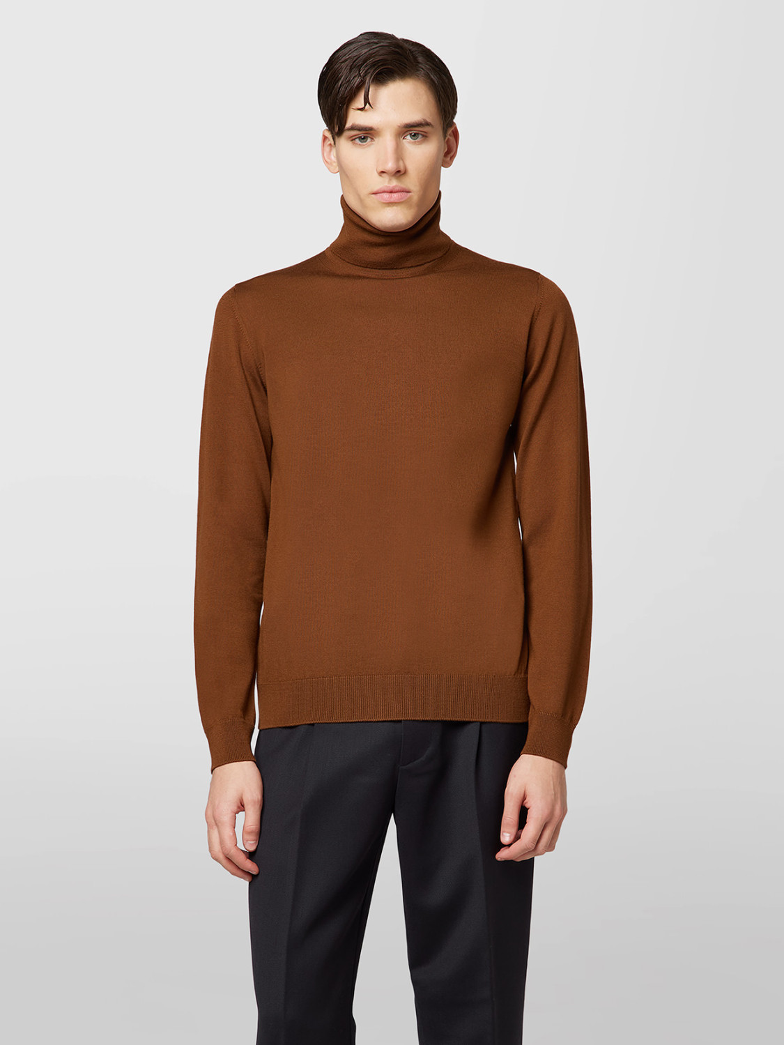 ALPHA STUDIO: BASIC TURTLENECK SWEATER IN MERINO WOOL