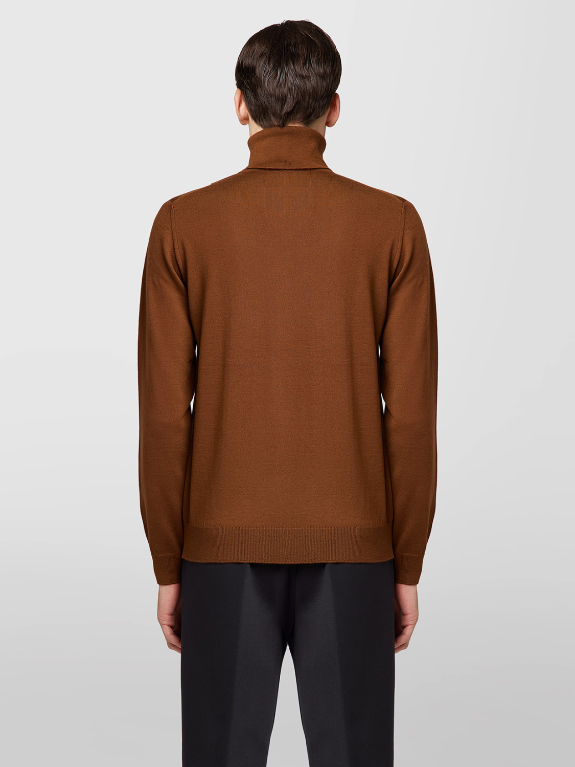 ALPHA STUDIO: BASIC TURTLENECK SWEATER IN MERINO WOOL