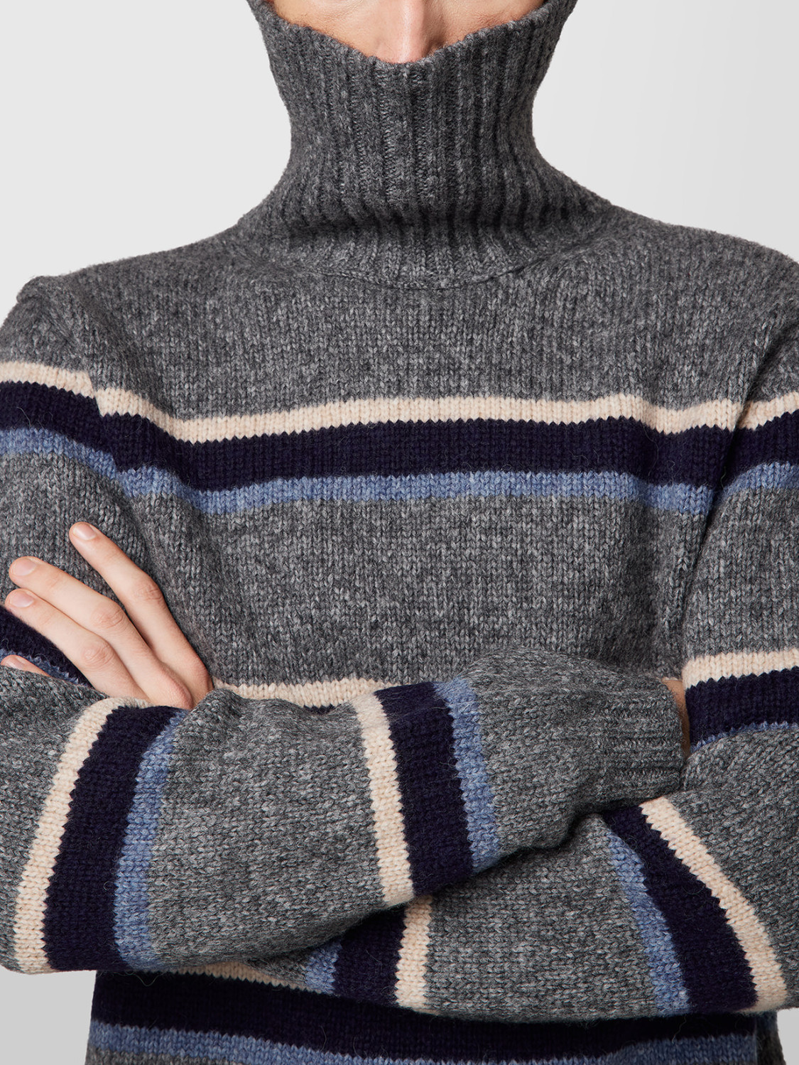 ALPHA STUDIO: TURTLENECK SWEATER IN ALPACA RIGA
