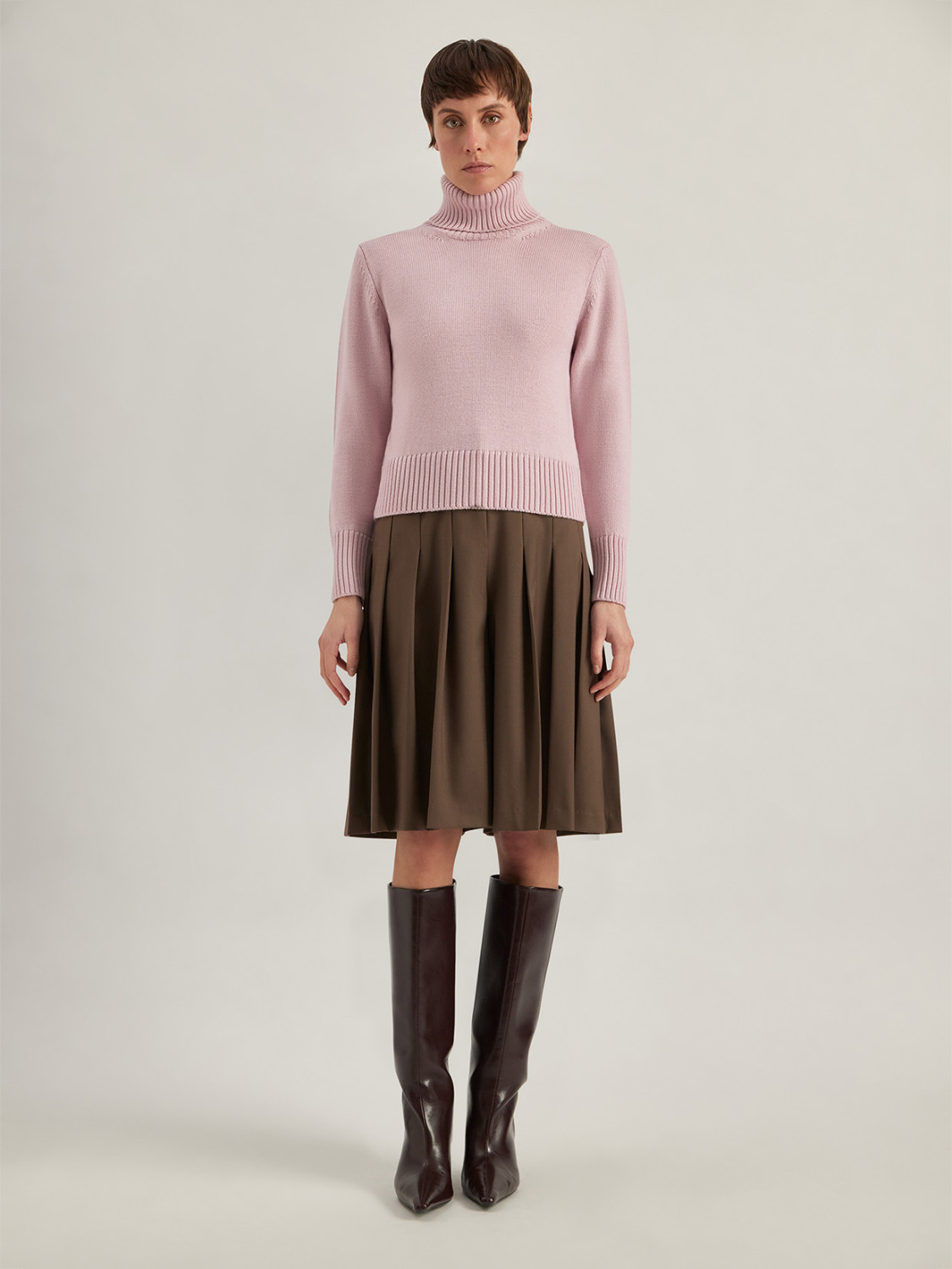 ALPHA STUDIO: JERSEY DE CUELLO CISNE EN LANA MERINO