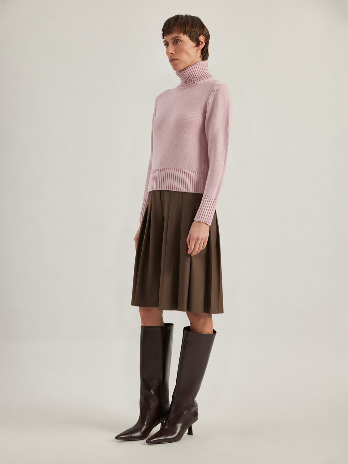 ALPHA STUDIO: JERSEY DE CUELLO CISNE EN LANA MERINO