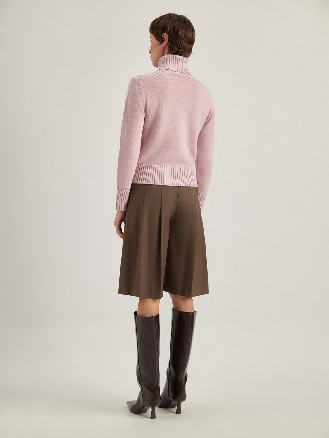 ALPHA STUDIO: JERSEY DE CUELLO CISNE EN LANA MERINO