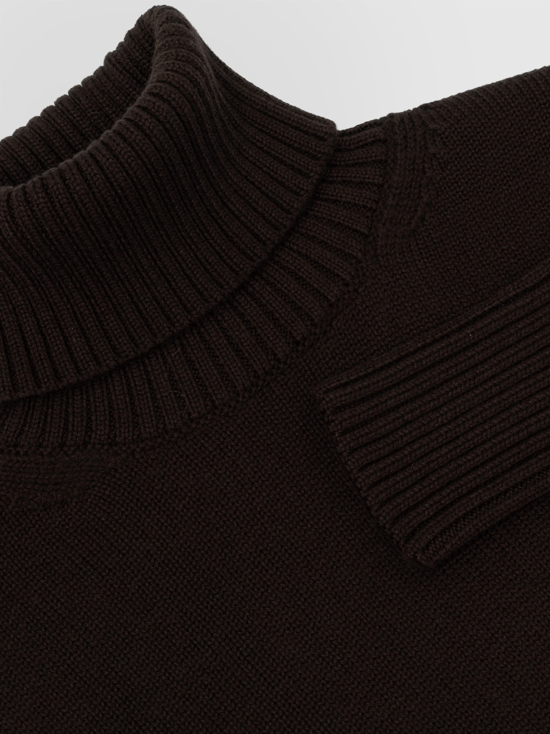 ALPHA STUDIO: JERSEY DE CUELLO CISNE EN LANA MERINO
