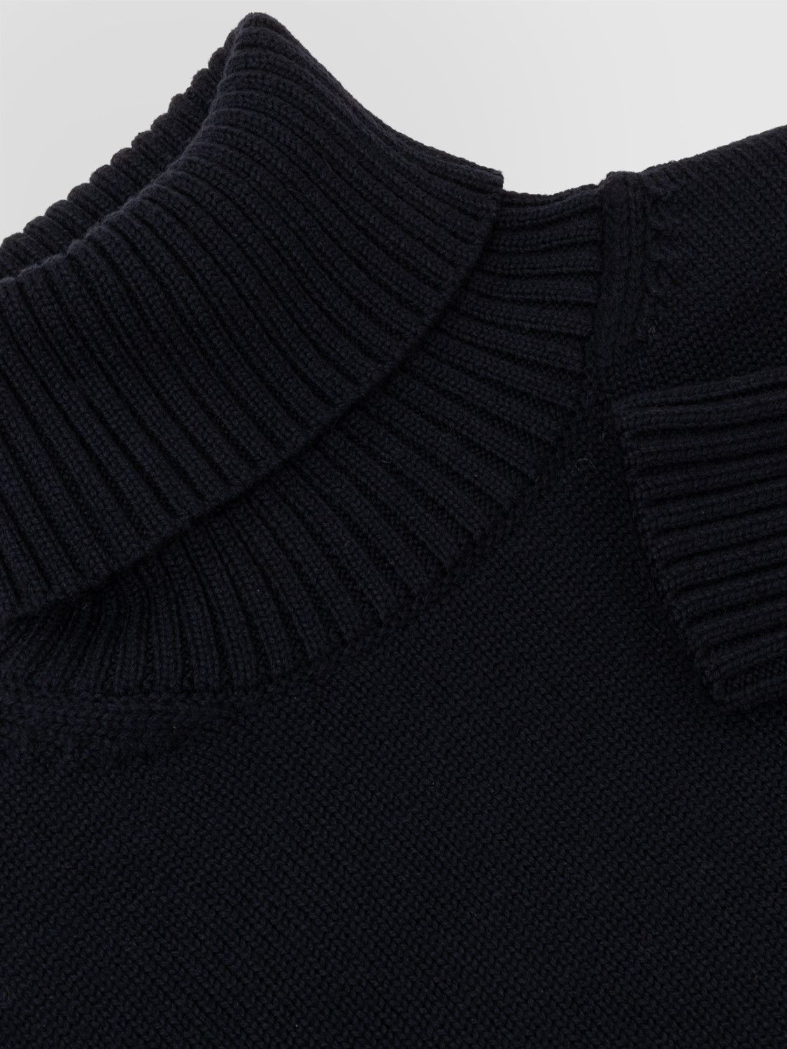 ALPHA STUDIO: JERSEY DE CUELLO CISNE EN LANA MERINO