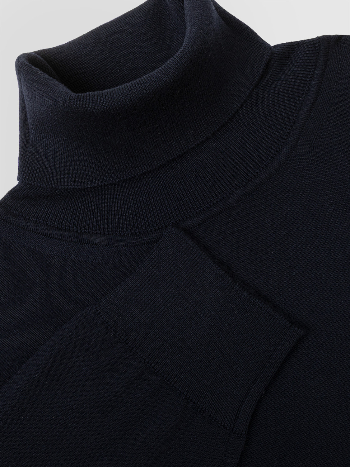 ALPHA STUDIO: TURTLENECK SWEATER IN MERINO WOOL