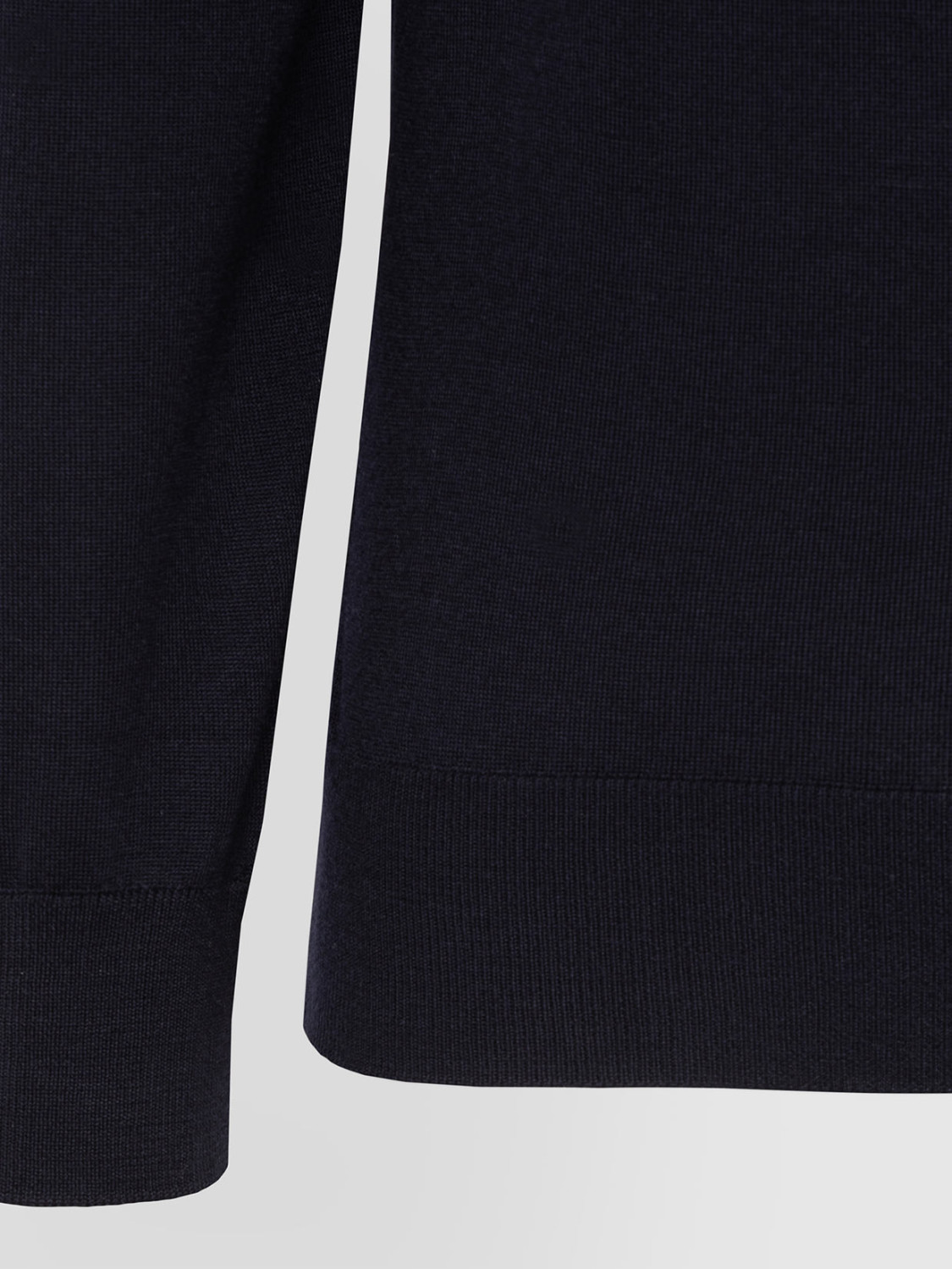 ALPHA STUDIO: ULTRA-FINE MERINO TURTLE NECK
