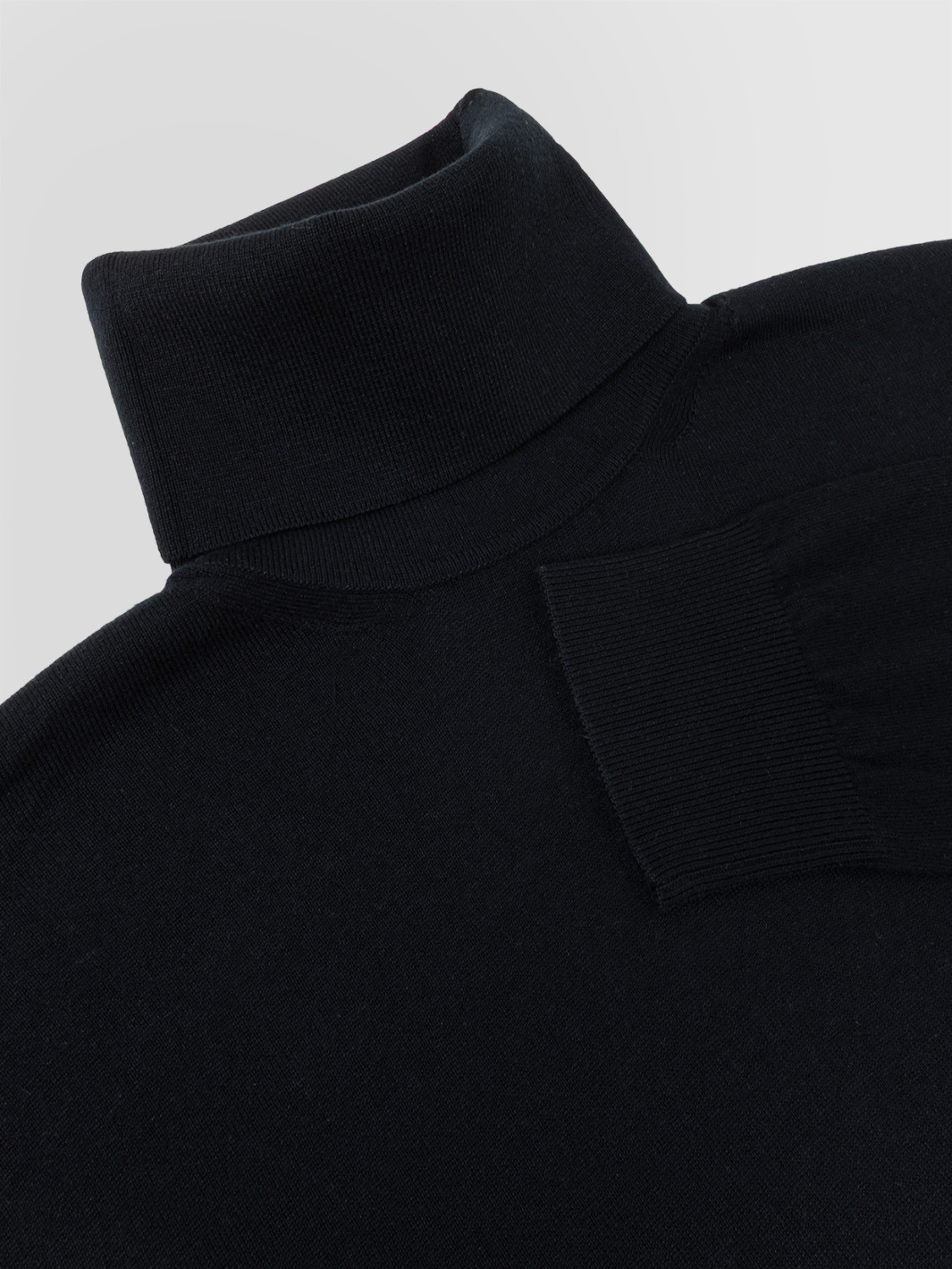 ALPHA STUDIO: TURTLENECK SWEATER IN SILK AND CASHMERE