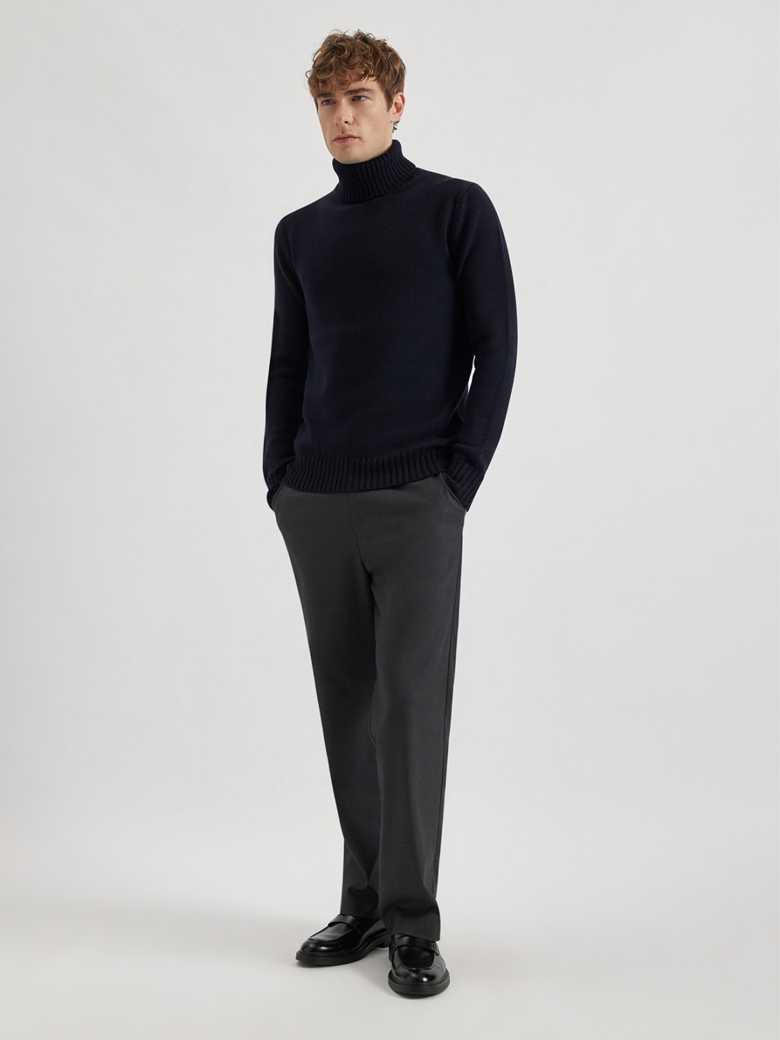 ALPHA STUDIO: JERSEY DE CUELLO CISNE DE VARIOS CABOS EN LANA MERINO