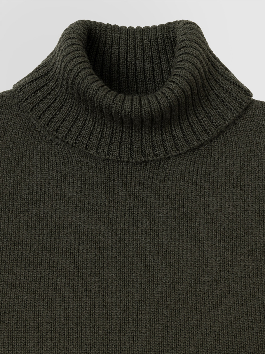 ALPHA STUDIO: JERSEY DE CUELLO CISNE DE VARIOS CABOS EN LANA MERINO
