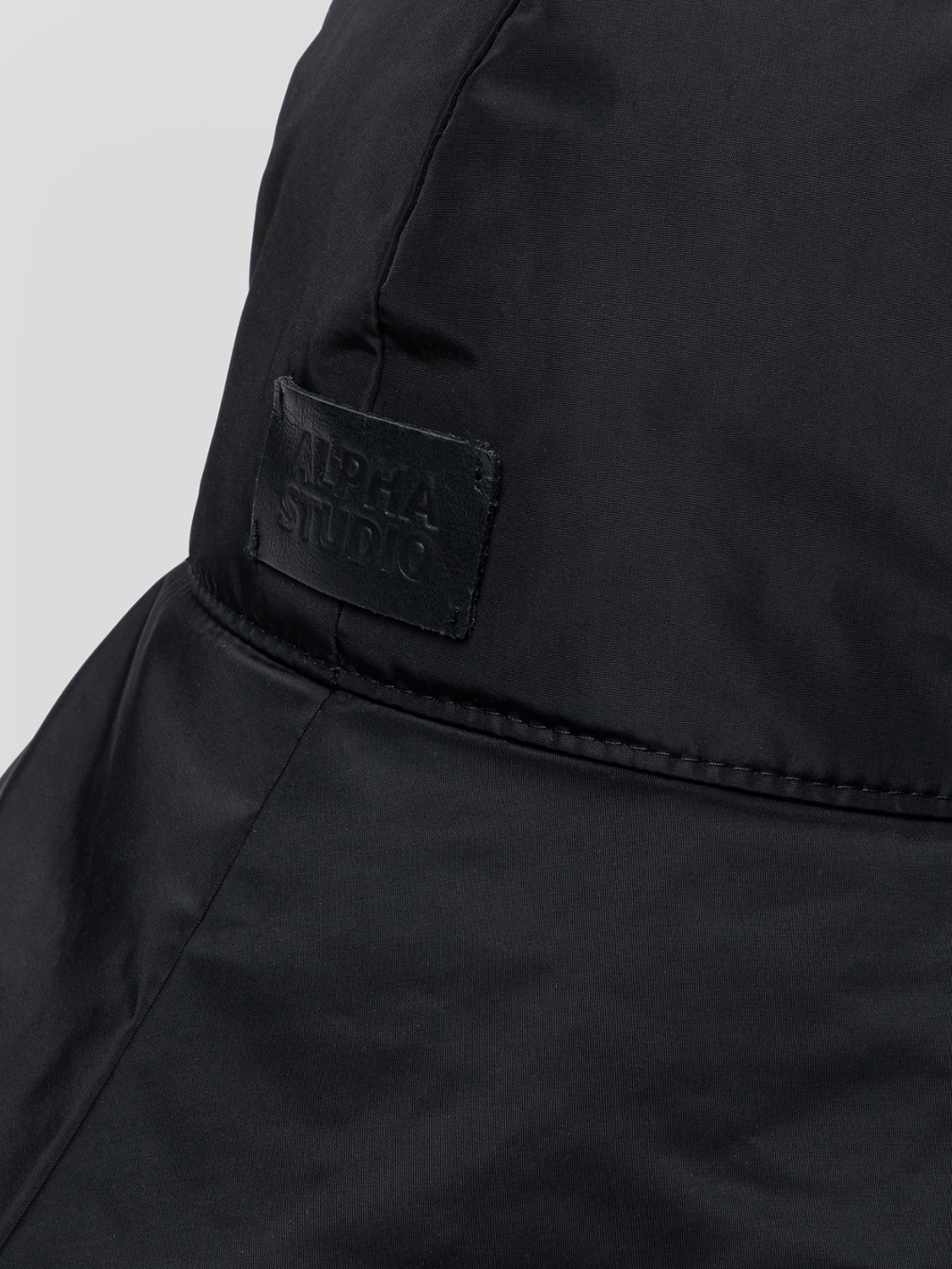 ALPHA STUDIO: CLOCHE EN NYLON