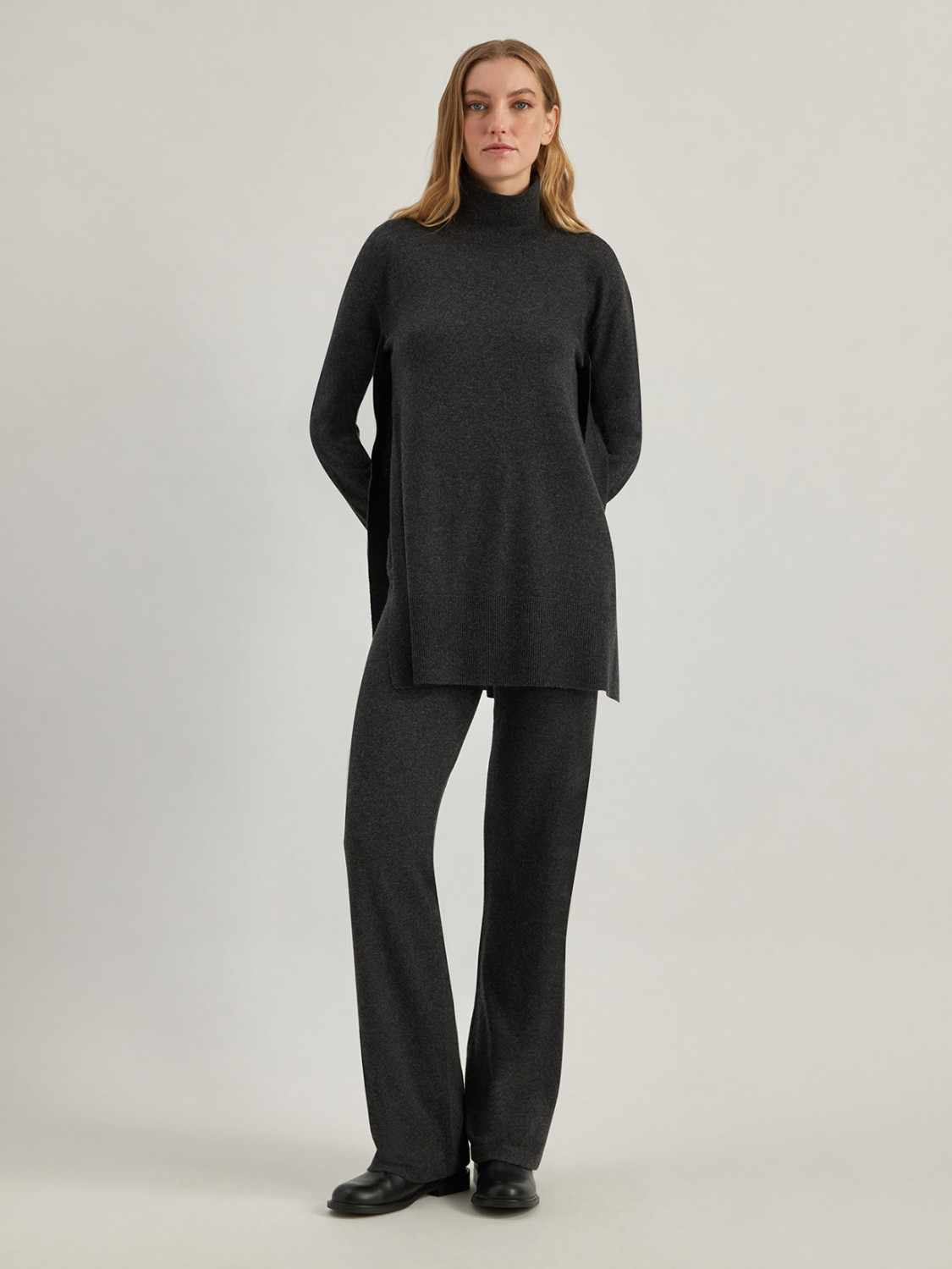 ALPHA STUDIO: JERSEY DE CUELLO ALTO EN LANA Y CACHEMIRA