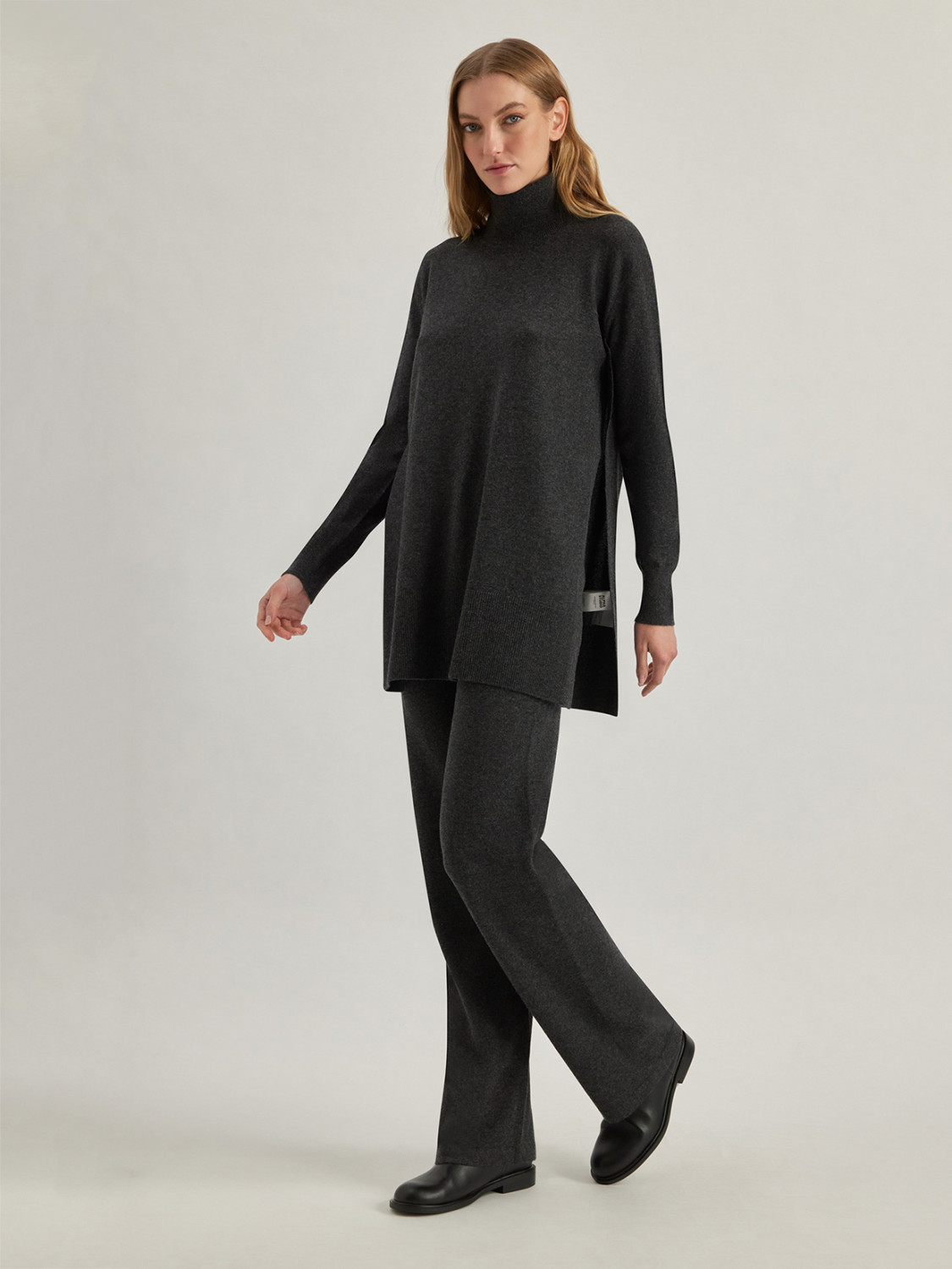 ALPHA STUDIO: JERSEY DE CUELLO ALTO EN LANA Y CACHEMIRA