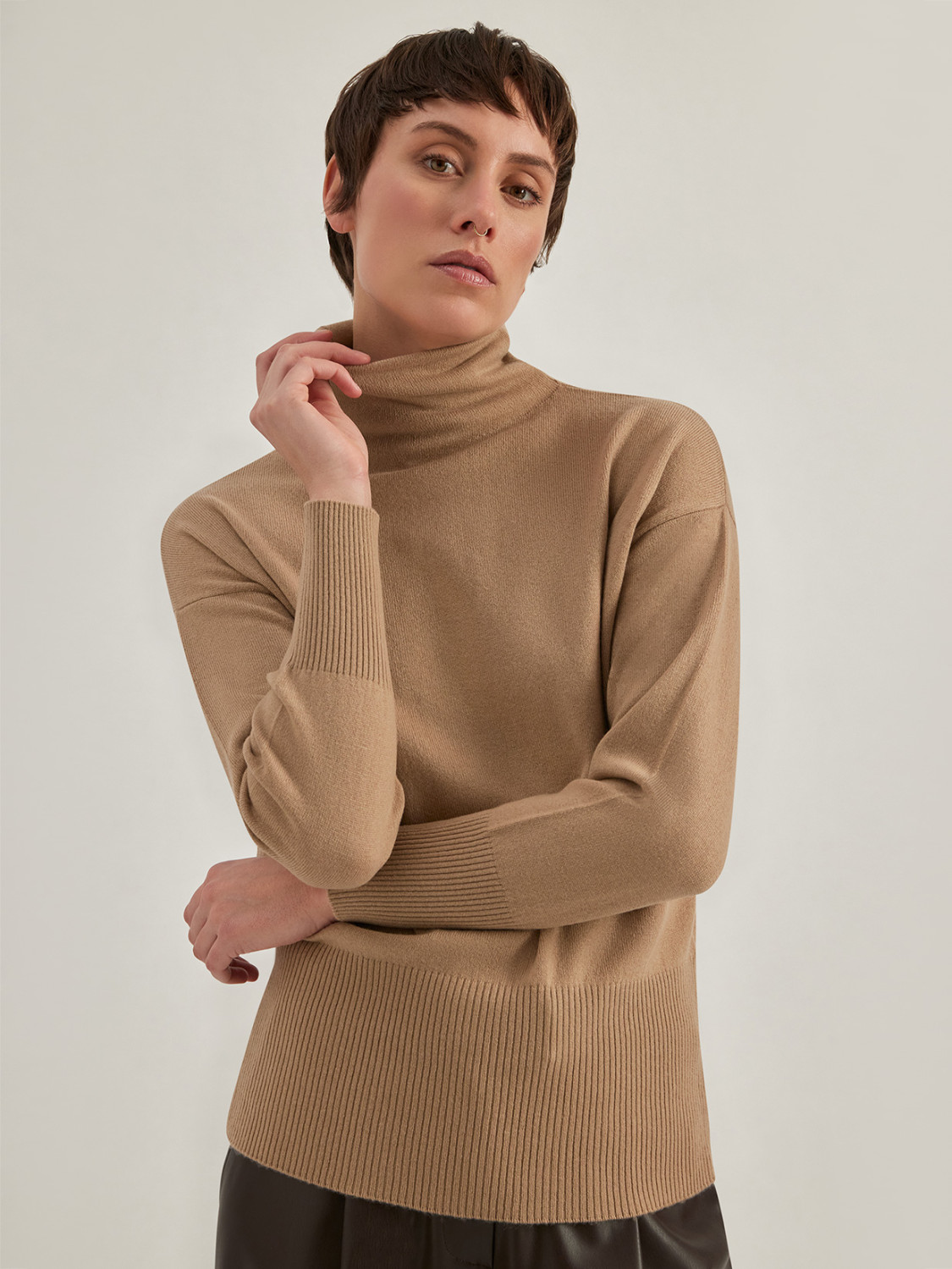 ALPHA STUDIO: HIGH NECK SWEATER IN WOOL AND CASHMERE