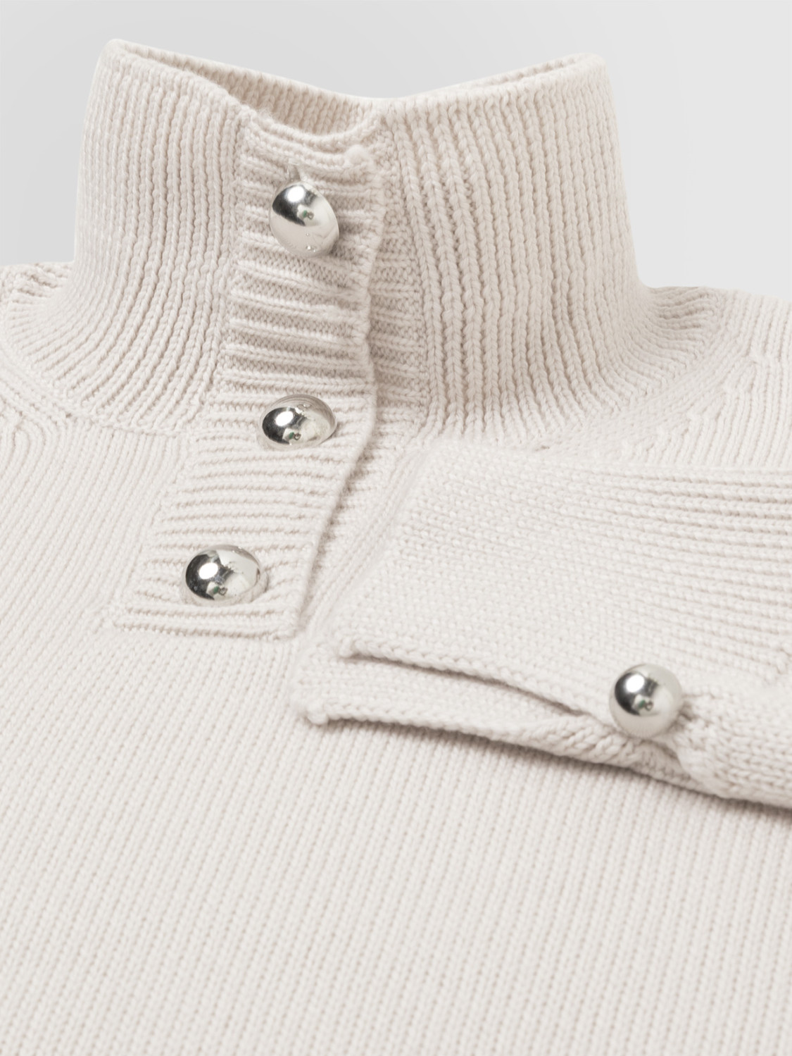 ALPHA STUDIO: JERSEY DE CUELLO ALTO EN LANA MERINO CON BOTONES