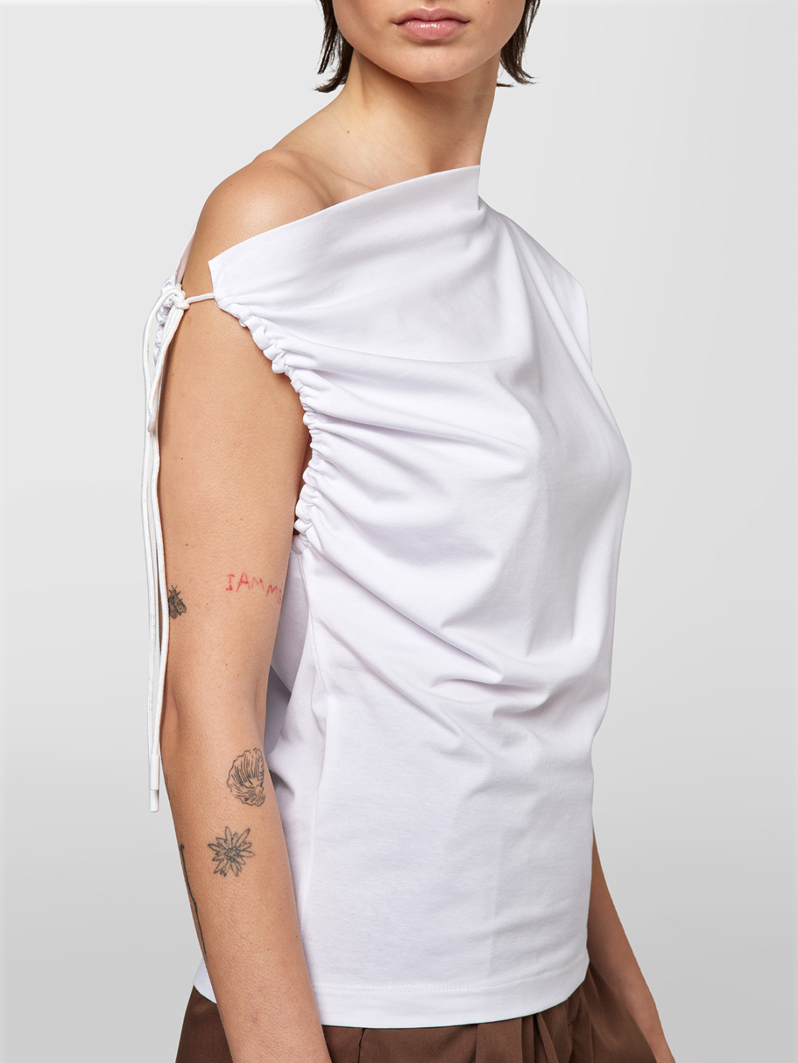 ALPHA STUDIO: COLLO ASIMMETRICO COULISSE