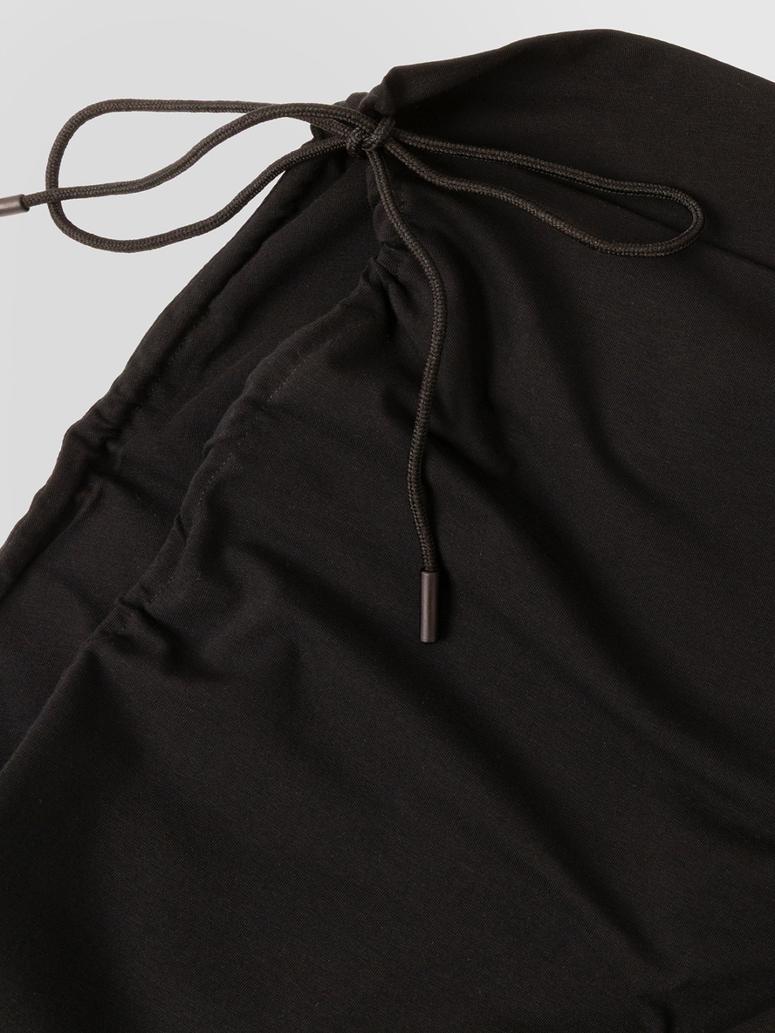 ALPHA STUDIO: CUELLO ASIMETRICO CON CORDÓN