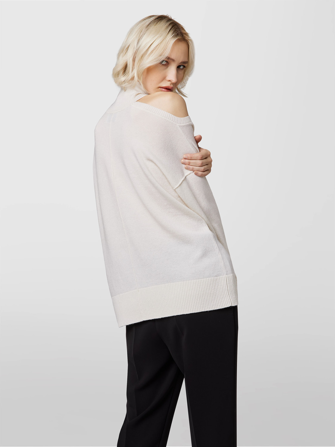 ALPHA STUDIO: CHIC GRUNGE RAISED COLLAR SWEATER